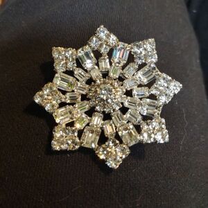 Amazing Brilliant Unmarked Brooch. J2